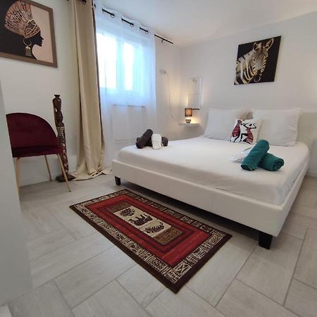 Appartement 100M2, Independant Dans Notre Maison Garennes-sur-Eure エクステリア 写真