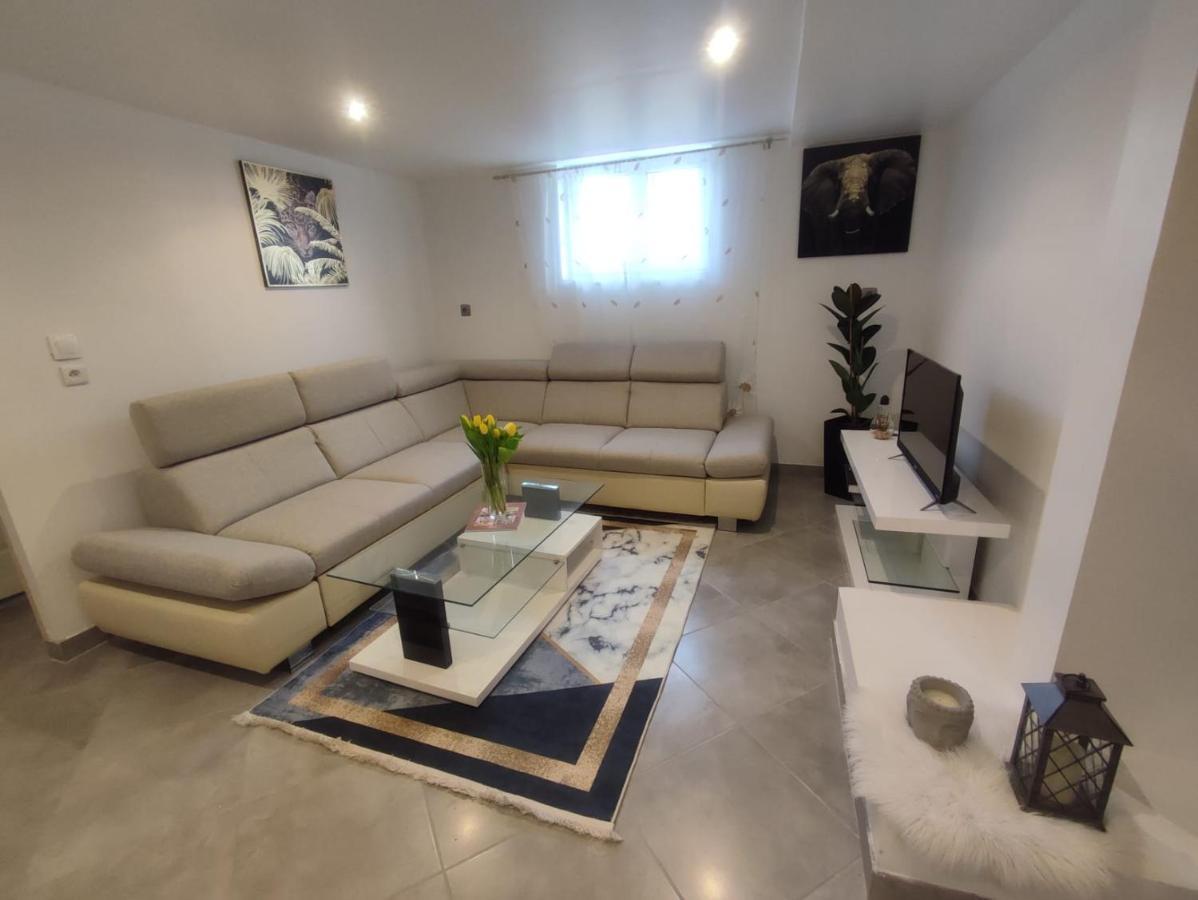 Appartement 100M2, Independant Dans Notre Maison Garennes-sur-Eure エクステリア 写真