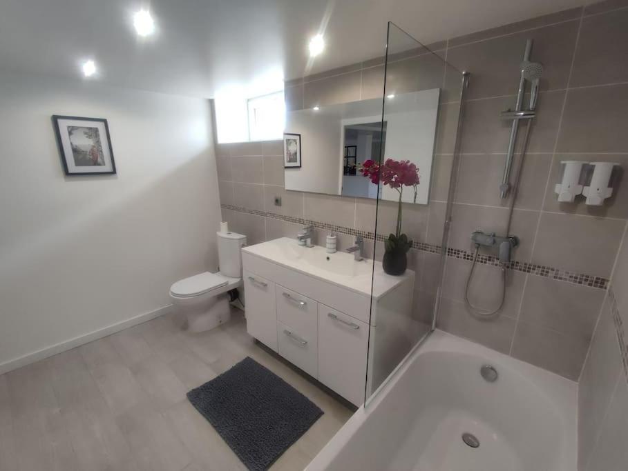 Appartement 100M2, Independant Dans Notre Maison Garennes-sur-Eure エクステリア 写真