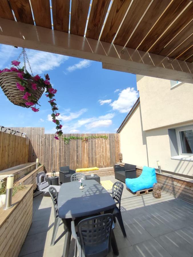 Appartement 100M2, Independant Dans Notre Maison Garennes-sur-Eure エクステリア 写真