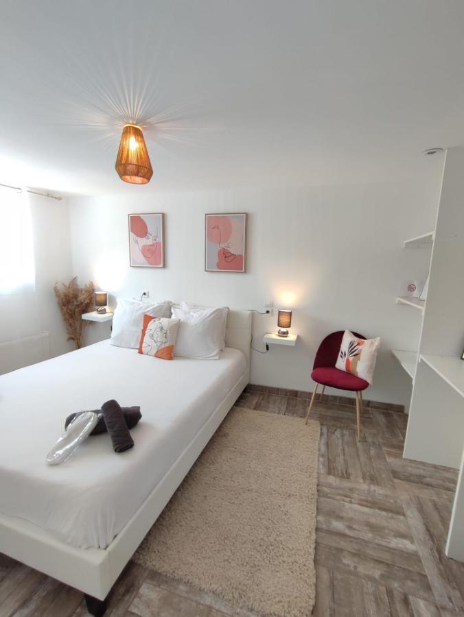 Appartement 100M2, Independant Dans Notre Maison Garennes-sur-Eure エクステリア 写真