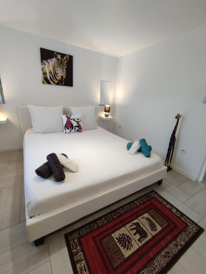 Appartement 100M2, Independant Dans Notre Maison Garennes-sur-Eure エクステリア 写真